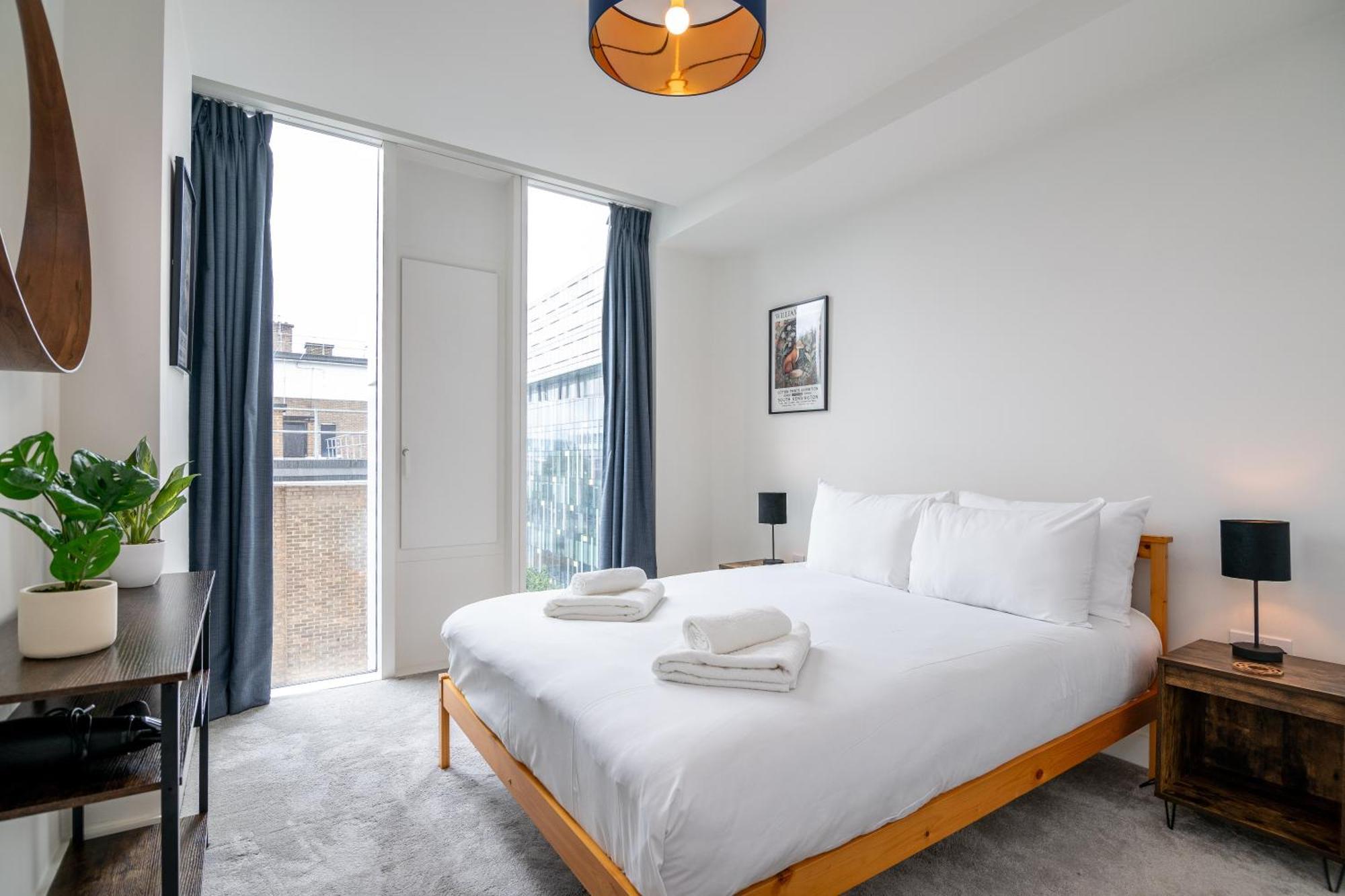 Chic & Stylish 2-bed In The Heart Of Apartment *