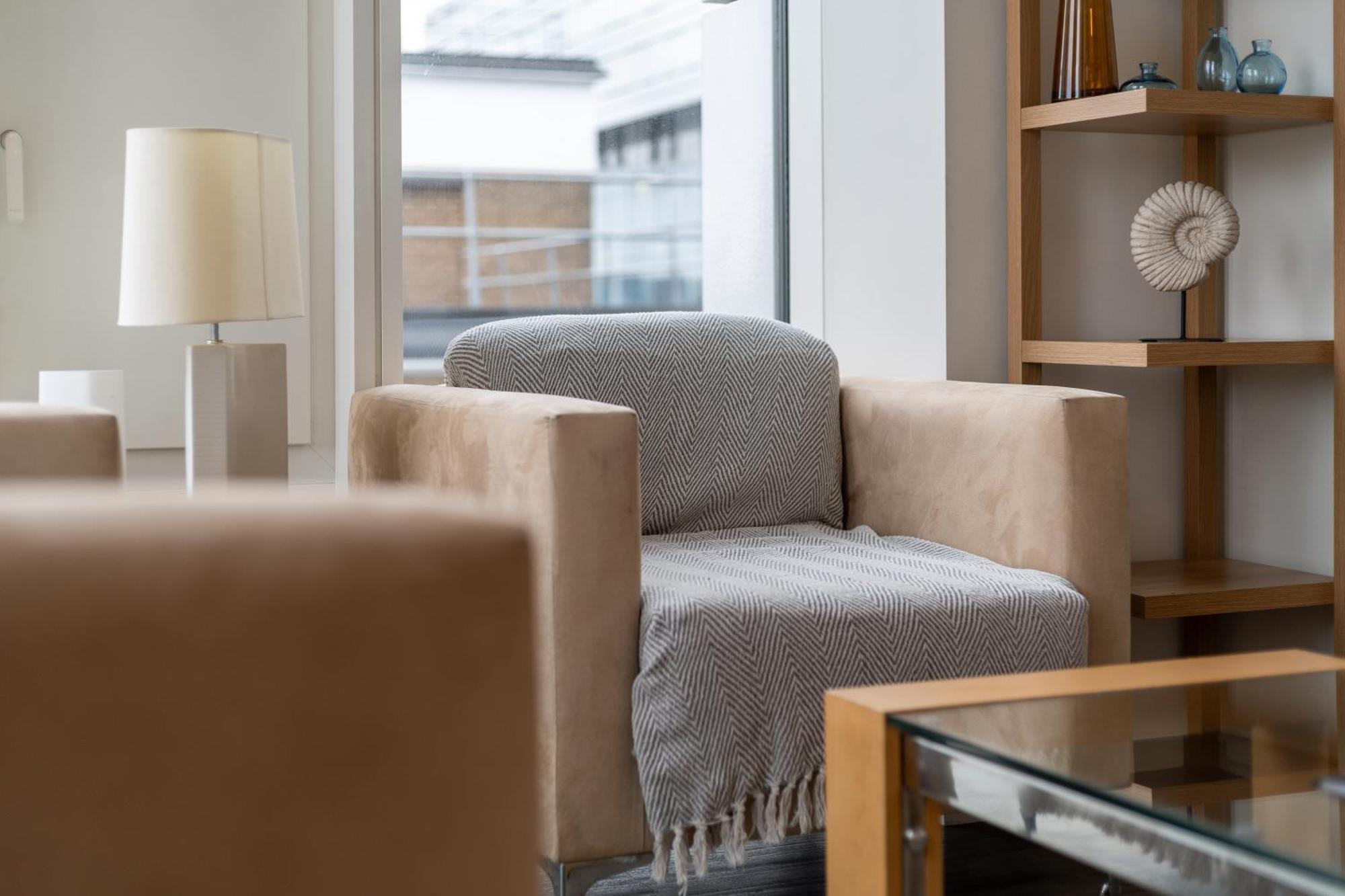Apartment Chic & Stylish 2-bed In The Heart Of *