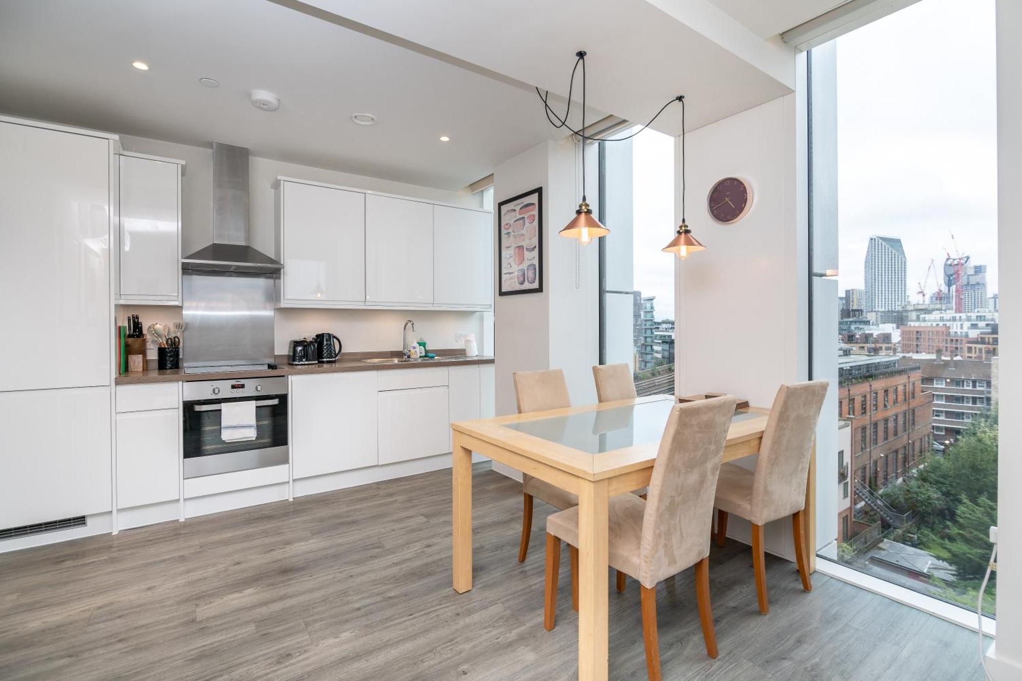 Chic & Stylish 2-bed In The Heart Of * London