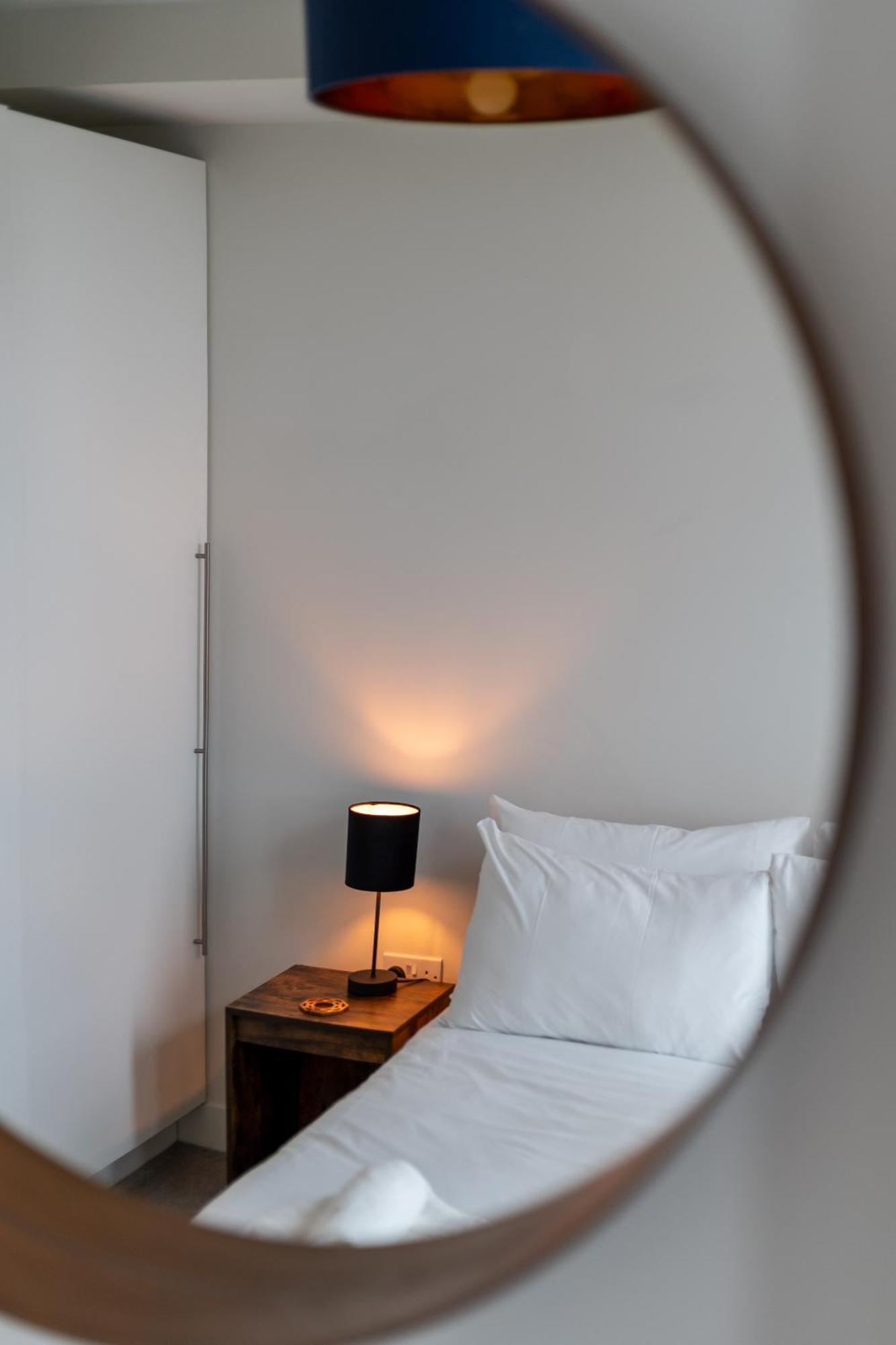 Chic & Stylish 2-bed In The Heart Of Apartment *