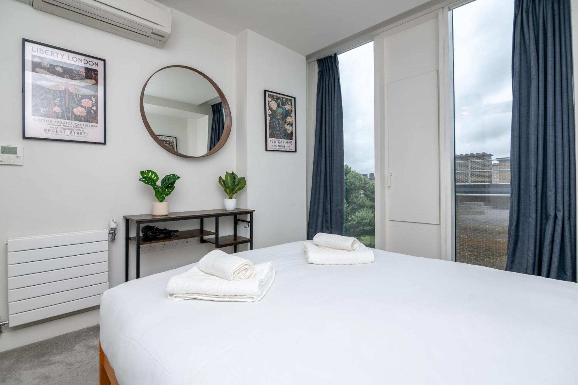 Apartment Chic & Stylish 2-bed In The Heart Of *
