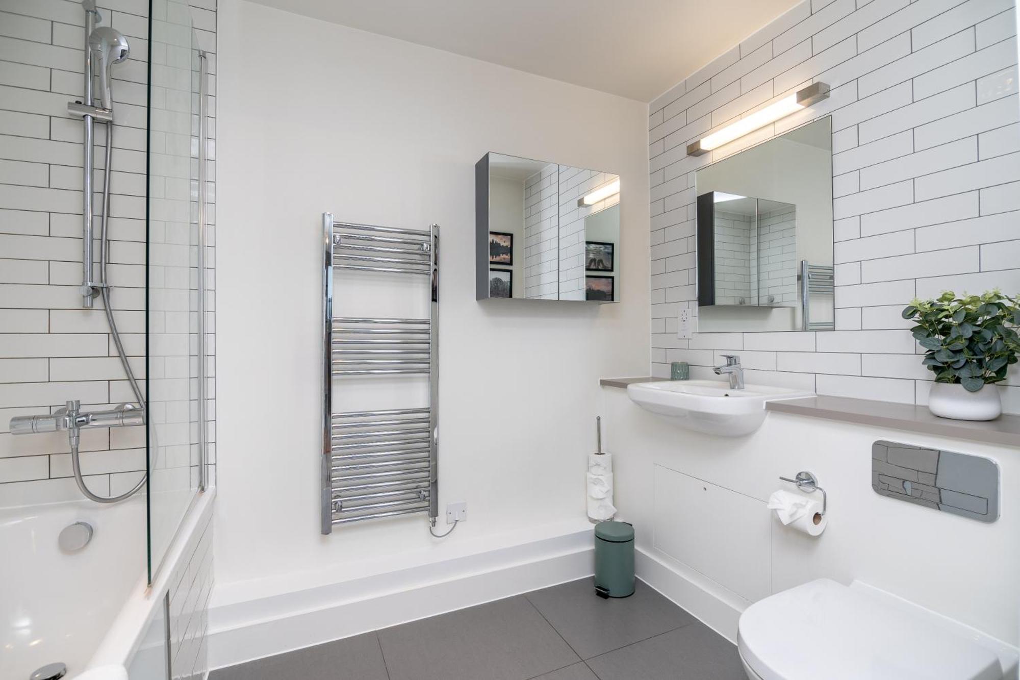 Chic & Stylish 2-bed In The Heart Of Apartment London