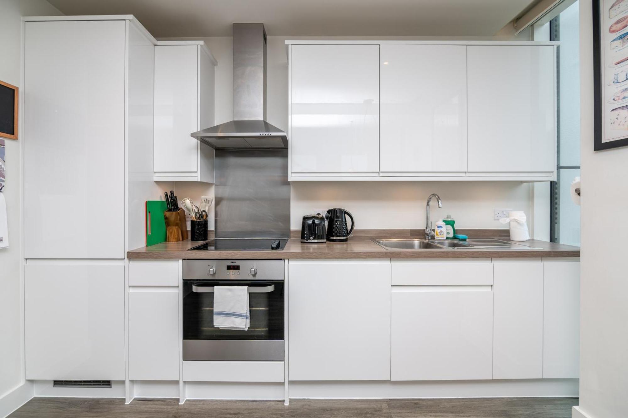 Chic & Stylish 2-bed In The Heart Of Apartment
