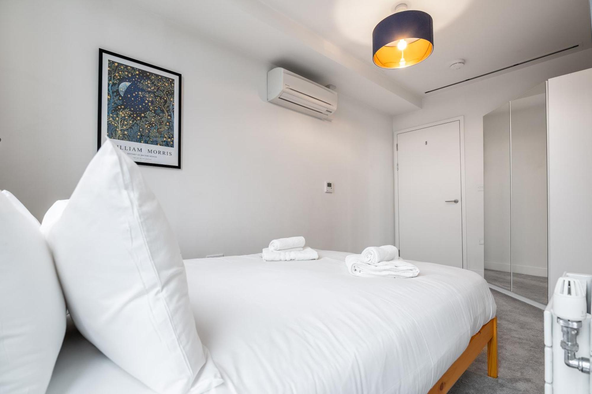 Apartment Chic & Stylish 2-bed In The Heart Of *
